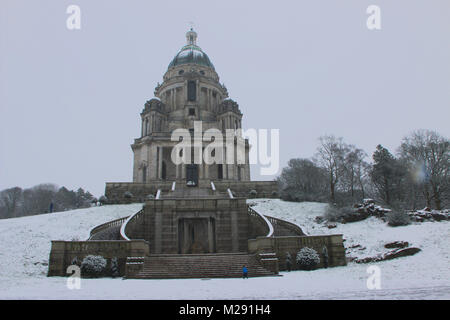 Williamson's Park, Lancaster, Lancashire, Großbritannien 6. Februar 2018 Schnee rund um die Ashton Memorial in der Williamson Park Lancaster Credit: David Billinge/Alamy leben Nachrichten Stockfoto