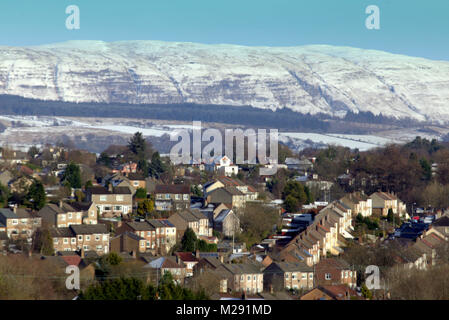 Glasgow, Schottland, Großbritannien, 6. Feb 2018. Schnee in Glasgow North knightswood Campsie Hills gibt weg Sonnenschein als Großbritannien genießt einen frischen Schneefall. Gerard Fähre / alamy Nachrichten Stockfoto