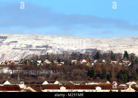 Glasgow, Schottland, Großbritannien, 6. Feb 2018. Schnee in Glasgow in der Nähe von Campsie Hills bearsden gibt weg Sonnenschein als Großbritannien genießt einen frischen Schneefall. Gerard Fähre / alamy Nachrichten Stockfoto