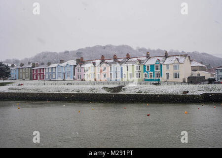 Aberaeron, Wales, UK. 6. Februar, 2018. Aberaeron Hafen West Wales UK Dienstag, 6. Februar 2018 Großbritannien Wetter eine verschneite Start Tag hier in ABERAERON Credit: Andrew chittock/Alamy leben Nachrichten Stockfoto