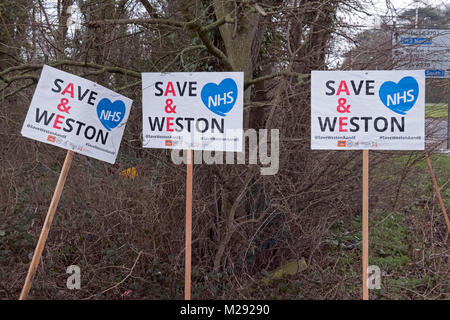 Weston-super-Mare, Großbritannien. 6. Februar, 2018. Die Demonstranten protestieren gegen die Schliessung der notfallstation am Weston General Hospital. Trotz der Versicherungen, dass die Schließung ist nur eine vorübergehende Maßnahme, es ist in Kraft seit Juli 2017, und ein neuer Vorschlag für eine Fusion zwischen Weston Bereich Health NHS Trust und Universitätskliniken Bristol NHS Foundation Trust hat weitere Unsicherheit über zukünftige Weston's General Hospital erstellt. Keith Ramsey/Alamy leben Nachrichten Stockfoto