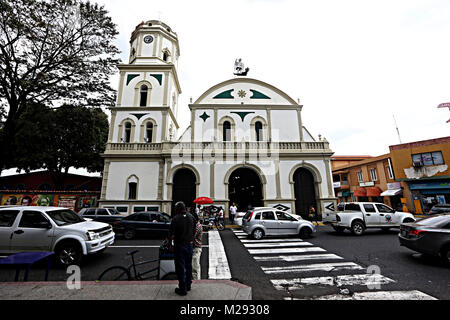 Acarigua. 1. Apr 2015. Araure, Portuguesa, Venezuela - April 01, 2015. Acarigua und Araure, in der Portuguesa Zustand aus Venezuela, haben die Guinnes Weltrekord, wie die twings Städte für die Ähnlichkeit und Nähe. In diesem Bild ist die San Miguel Arcangel Kirche, in der acarigua Stadt. Foto: Juan Carlos Hernandez Credit: Juan Carlos Hernandez/ZUMA Draht/Alamy leben Nachrichten Stockfoto