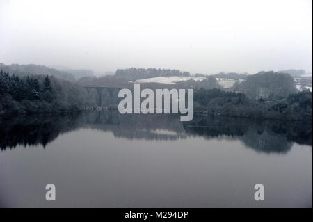 Affetside, Greater Manchester, UK. 6. Februar, 2018. Winterliche Kulissen Wayoh Reservoir, Edgworth, Bolton, Lancashire als Decke des Schnees in den Boden, was erwartet wird, die kältesten Woche des Jahres zu sein. Bild von Paul Heyes, Dienstag, Februar 06, 2018. Credit: Paul Heyes/Alamy leben Nachrichten Stockfoto