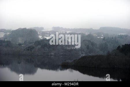 Affetside, Greater Manchester, UK. 6. Februar, 2018. Winterliche Kulissen Wayoh Reservoir, Edgworth, Bolton, Lancashire als Decke des Schnees in den Boden, was erwartet wird, die kältesten Woche des Jahres zu sein. Bild von Paul Heyes, Dienstag, Februar 06, 2018. Credit: Paul Heyes/Alamy leben Nachrichten Stockfoto