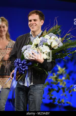 New York, NY, USA. 6 Feb, 2018. Taylor Trensch anwesend für Taylor Trensch tritt in Form der Liebe EVAN HANSEN, Music Box Theatre, New York, NY, 6. Februar 2018. Credit: Derek Sturm/Everett Collection/Alamy leben Nachrichten Stockfoto