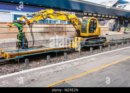 Industrial rail Anlagen, Maschinen am Bahnhof Reading, Berkshire, England, GB, UK Stockfoto