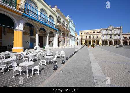 Havanna, Kuba - Outdoor Cafe an der berühmten Plaza Vieja entfernt. Stockfoto