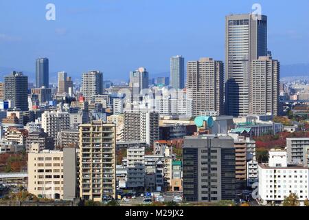 OSAKA, Japan - 22. NOVEMBER 2016: Skyline von Osaka, Japan. Osaka gehört zur 2. größte Metropolregion von Japan (19,3 Millionen Menschen). Stockfoto