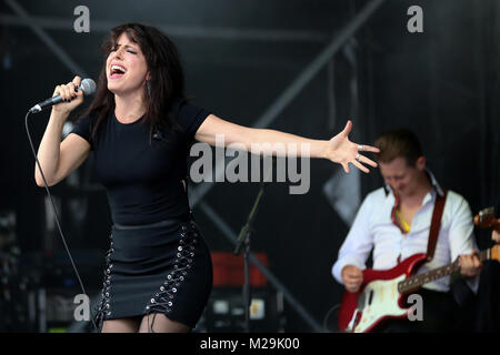 Imelda Mai führt auf der Hauptbühne am Cornbury Music Festival 2017 - [Credit: Andy Trevaskis] Stockfoto