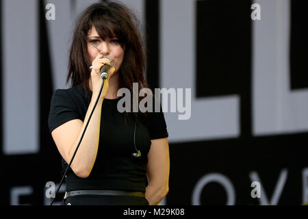 Imelda Mai führt auf der Hauptbühne am Cornbury Music Festival 2017 - [Credit: Andy Trevaskis] Stockfoto