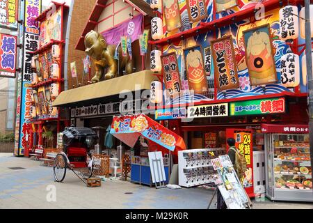 OSAKA, Japan - 23. NOVEMBER 2016: Sumo Restaurant in Shinsekai Nachbarschaft von Osaka, Japan. Osaka gehört zur 2. größte Metropolregion von Stockfoto