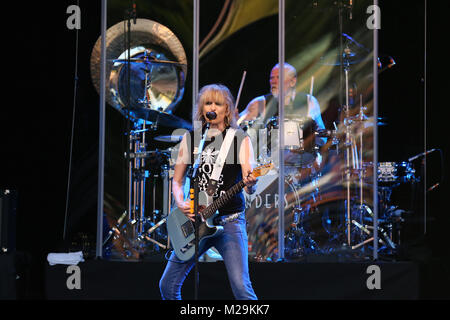 Chrissie Hynde und die Heuchler durchführen auf der Hauptbühne am Cornbury Music Festival 2017 - [Credit: Andy Trevaskis Stockfoto