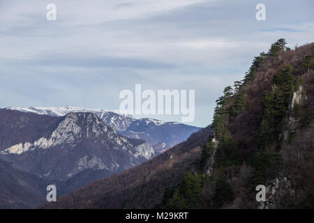 Winterlandschaft im südlichen Teil der Karpaten (Cerna Berge) Stockfoto