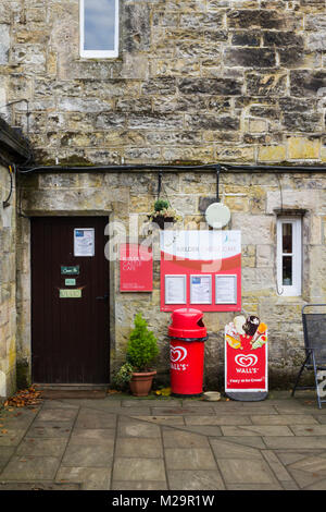 Eingang zum Café und Ausstellungsfläche an Kielder Castle im Norden, Northumberland, Tyne Tal Stockfoto
