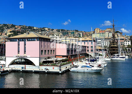 Genua, Ligurien/Italien - 2011/12/06: Panoramablick auf den Hafen und die Stadt Genua Stockfoto