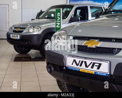 Voronezh, Russland - 20. Juni 2016: Neue Niva Autos sind im Showroom SCS Lada Voronezh Stockfoto