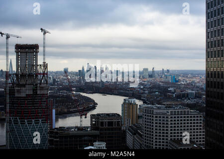 Financial District in der Innenstadt von London gesehen von Canary Wharf, London, England, Großbritannien Stockfoto