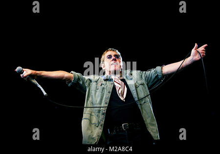 Die englische Rockband The Who live Konzert in der Orange Stage bei den Danish Music festival Roskilde Festival 2007 führt. Hier Gründer und Sänger Roger Daltrey wird dargestellt, live auf der Bühne. Dänemark, 08/07 2007. Stockfoto