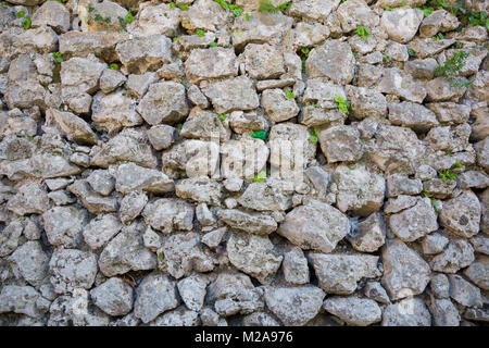 Amalfi, Kampanien, Italien, 12. März 2017. Eine Mauer in der Altstadt von Ravello. Stockfoto