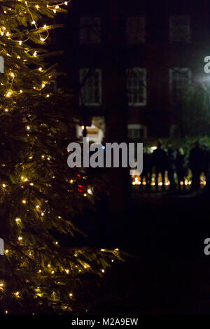 Leute zahlen Tribut an George Michael vor seinem Haus in London. 26. Dezember 2016. London, UK Stockfoto