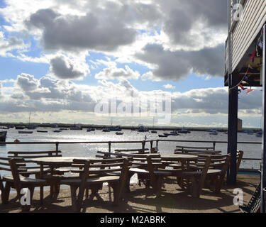 Abendlicher Blick vom Balkon, mersea Island, Essex, England, auf dem Land, an der Küste, Ländliche, schöne England, Seascape, Stockfoto