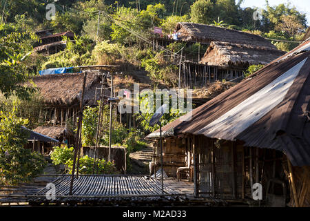 Traditionellen Langhaus, Paniduria Nocte Stamm, Kheti Dorf, Tirap District, Arunachal Pradesh, Indien Stockfoto