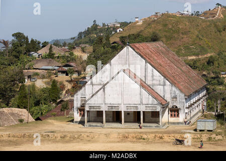 Der Täufer Kirche von Longwa Dorf, Mon Bezirk, Nagaland, Indien. Jeder Naga Dorf hat heute eine Kirche. Stockfoto