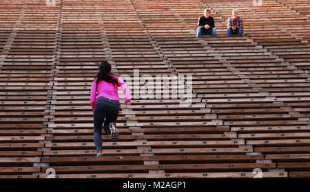 Denver, Colorado - Januar 1, 2014. Fitness in Red Rocks Amphitheater. Stockfoto