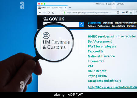 LONDON, Großbritannien - 8. JANUAR 2018: Das HM Revenue & Zoll website unter eine spy Glas vergrößerte, am 8. Januar 2018. Stockfoto