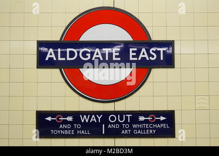 Der Aldgate East U-Schild Stockfoto