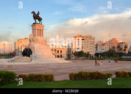 Statue von Máximo Gómez bei Parques Martyres del 71 in der Altstadt von Havanna, Kuba. Stockfoto