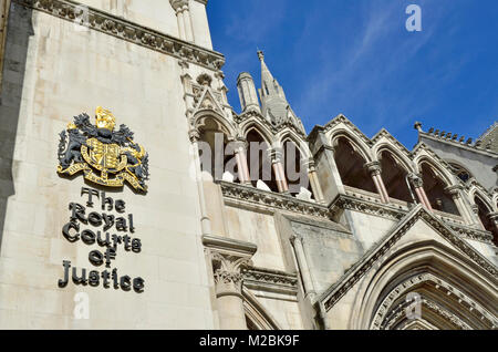 London, England, UK. Die Royal Courts of Justice in the Strand Stockfoto