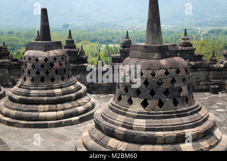 Alten Stupa in Borobudur ist eine 9. Jahrhundert buddhistischen Tempel in Yogyakarta, Java, Indonesien Stockfoto