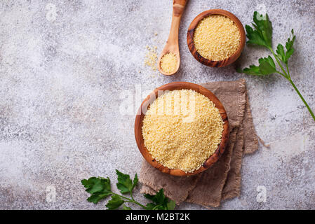 Couscous Getreide in Houten Stockfoto
