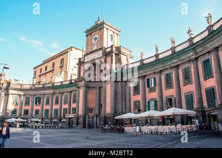 In Neapel - Italien - auf 11/26/2016 Plenarsaal der Piazza Dante, der von dem Architekten Luigi Vanvitelli im XVIII. Jahrhundert entworfen. Stockfoto