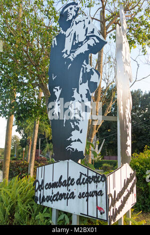 Straßenschild mit Che Guevara im Gedächtnis des Zuges in Santa Clara, Kuba Stockfoto