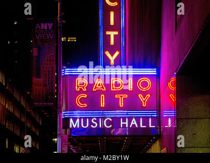 Außerhalb Neonlichter der Radio City Music Hall in New York, USA, Stockfoto