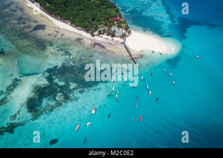 Luftaufnahme von touristischen Boote in der Nähe von Prison Island verankert, Sansibar Stockfoto