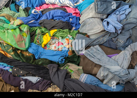 Eine Sammlung von gebrauchter Kleidung bestimmt in New York bei einem Recycling Fall am Dienstag zu verwerten, 6. Februar 2018. (Â© Richard B. Levine) Stockfoto