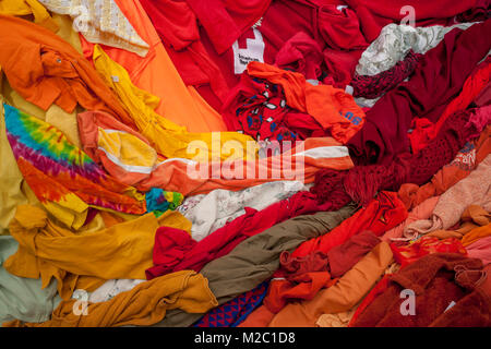 Eine Sammlung von gebrauchter Kleidung bestimmt in New York bei einem Recycling Fall am Dienstag zu verwerten, 6. Februar 2018. (Â© Richard B. Levine) Stockfoto