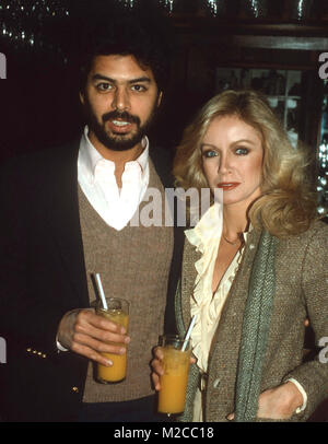 LOS ANGELES, Ca - 10. Januar: Richard Holland und die Schauspielerin Donna Mills besucht die "Entertainment Tonight" 100 Episode Feier an der Su Ling Restaurant am 10. Januar 1982 in Los Angeles, Kalifornien. Foto von Barry King/Alamy Stock Foto Stockfoto
