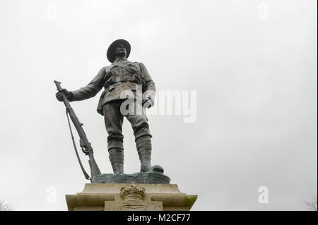 King's Royal Rifle Corps Memorial von 1922 von John Tweedt im historischen Zentrum von Winchester, Hampshire, England, Vereinigtes Königreich. 3. April 2015 © Wojc Stockfoto