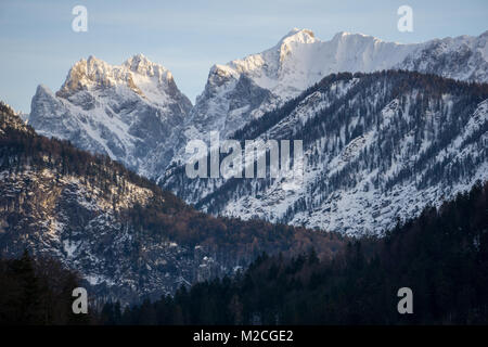 Blick von der Hechtsee Lake am Wilden Kaiser Alpen und das Kaisertal bei Kufstein, Tirol, Österreich Stockfoto