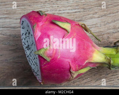 Pitahaya Frucht auf Holz Hintergrund Stockfoto