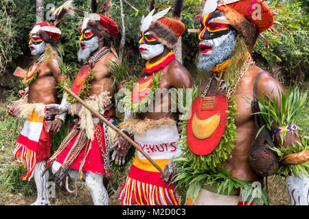 Stammesangehörige durchführen ein Tribal Dance am Mount Hagen Show in Papua-neuguinea. Stockfoto