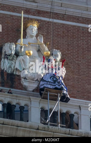 Venedig, Italien - 04. Februar: Elisa Costantini führt der Flug der Engel, am 4. Februar in Venedig, Italien 2018. Das Thema, das für die Ausgabe 2018 der Stockfoto