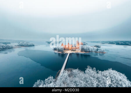 Insel Burg Trakai, Winter, Luftbild. History Museum. Litauen im Winter Stockfoto