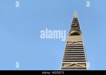 Al Faisaliyah Tower und sein Globe Glasrestaurant Stockfoto