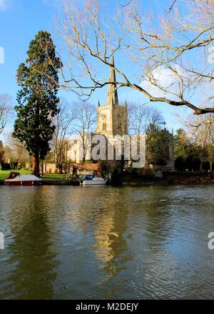 Kirche der Heiligen Dreifaltigkeit wird oft als Shakespeare's Kirche durch seinen Ruf als Ort der Taufe und Beerdigung von William Shakespeare bekannt. Stockfoto
