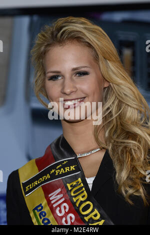 Röbel auf der CeBIT: Caroline Noeding (Miss Germany 2013) bin von Pearl auf dem Messegelände in Hannover Stand am 05.03.2013 Stockfoto